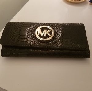 Classic, authentic Michael Kors clutch wallet